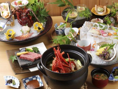 旅館の敷地内または近くでの食事または食べ物