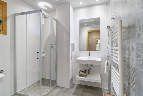 Ένα μπάνιο στο Barracart Apartments
