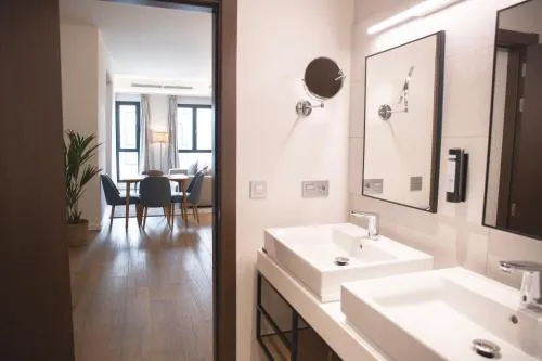 nQn Aparts & Suites Sevilla photo 12