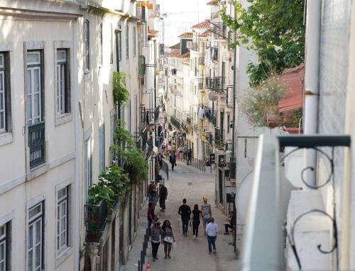 Two Bedroom Apt in Historic location - Close to the River with AC by Lisbeyond