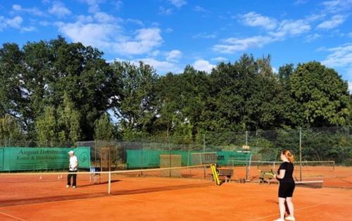 two people playing tennis on a tennis court at Luett Huus in Gartow
