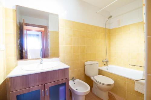 Kúpeľňa v ubytovaní Global Properties, Apartamento en Marjal de Corinto con Piscina
