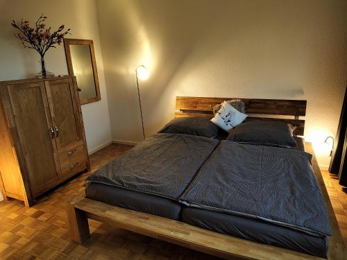 Ліжко або ліжка в номері Ferienhaus "Hof Balkähm" mit 200 qm für bis zu 9 Gäste - Sauna - Landhausgarten