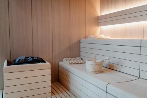 a sauna with two bunk beds and a bucket at EPIC SANA Marquês Hotel in Lisbon
