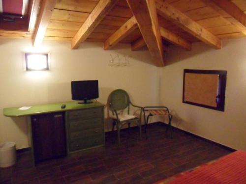 a room with a desk with a computer and a chair at Agriturismo Al Navile in Malalbergo