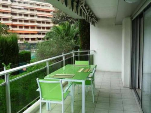 Three bedroom, two bathroom apartment in Cannes with large terrace - 880