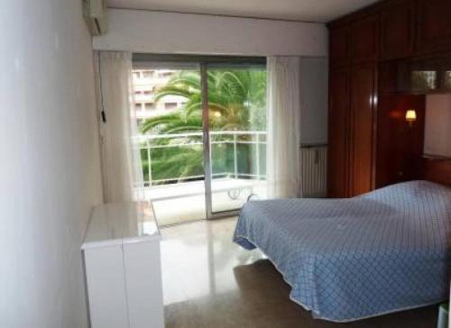 Three bedroom, two bathroom apartment in Cannes with large terrace - 880