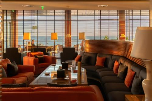 Uma área de estar em Algarve Casino Hotel