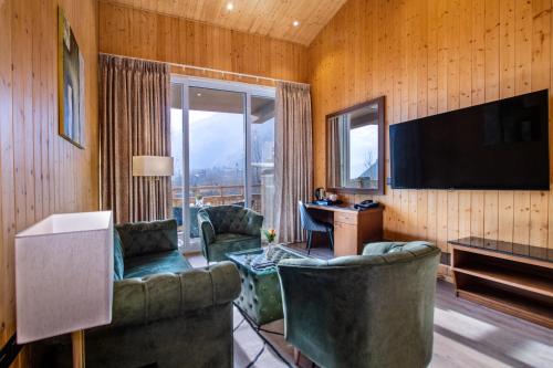 Televisyen dan/atau pusat hiburan di Palchan Hotel & Spa - A member of Radisson Individuals Retreats