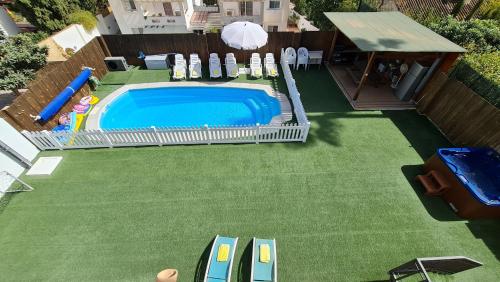 an overhead view of a swimming pool on a lawn at Villa Paraíso in Torremolinos