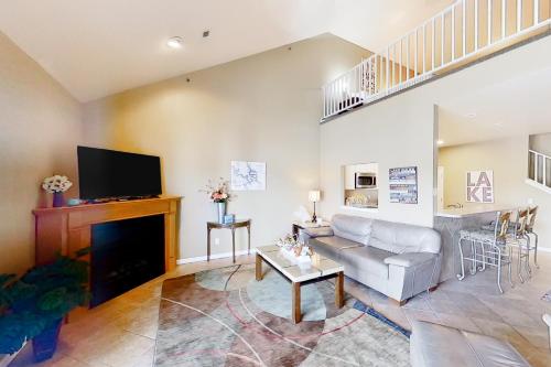 Lakeview Resort, Unit 243-4C – Photos 2