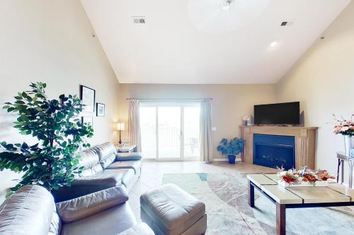 Lakeview Resort, Unit 243-4C – Photos 3