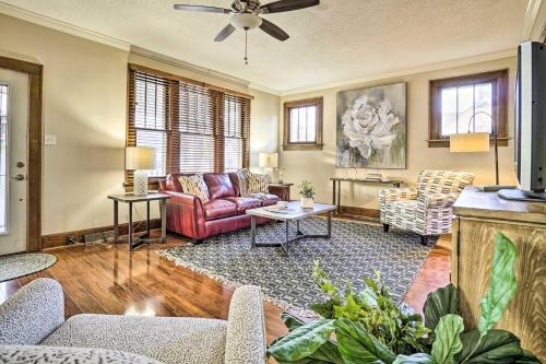 Χώρος καθιστικού στο Charming and Family-Friendly Zanesville Home!