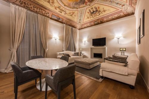 Rucellai Prestige by Mmega