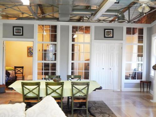 Corner loft with river views – Photos 3
