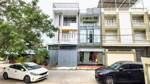 two cars parked in front of a building at TUY HOA CASA in Liên Trì (3)