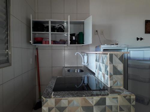 A cozinha ou cozinha compacta de Praia da Maria