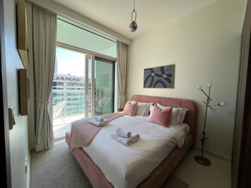 Postel nebo postele na pokoji v ubytování Cozy 1-BR with beautiful views