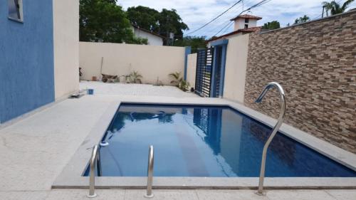 a swimming pool in the backyard of a house at Ap Praia de Taperapuan Porto Seg in Porto Seguro
