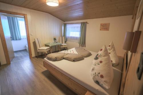 Haus Carmenにあるベッド