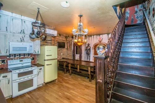 Una cocina o zona de cocina en Adventure Suites