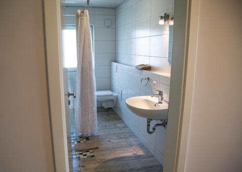 Koupelna v ubytování Gästehaus und Fewo Lamm Garni