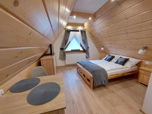 a small bedroom with a bed and a window at Pokoje gościnne u Marty in Jurgów
