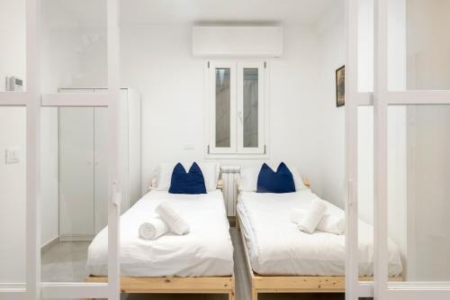 EasyStayRome 10 Pax 3 Baths 1 Min from Metro