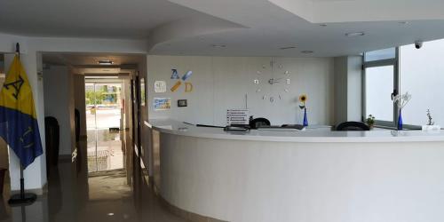Top-Apartment in Apartamentos Danubio, 4 Etage, Poolblick und seitlicher Meerblick, Wohnzimmer und 1 Schlafzimmer, im Herzen von Playa del Inglés , Gran Canaria