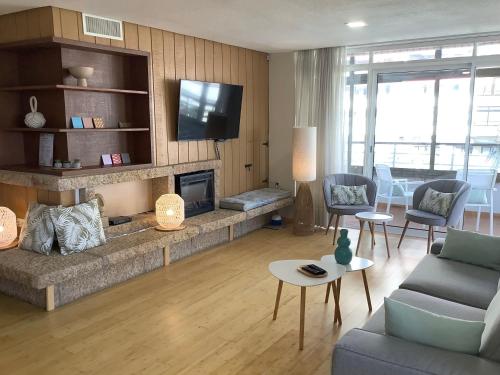 La Nogalera modern and spacious Apartment with pool and sea view