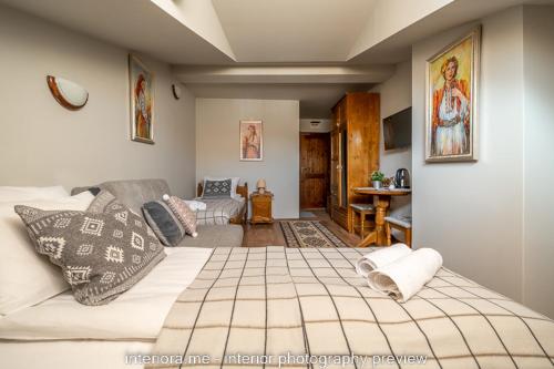 Кровать или кровати в номере MOMA - Charming home in the heart of Bansko Ancient Center