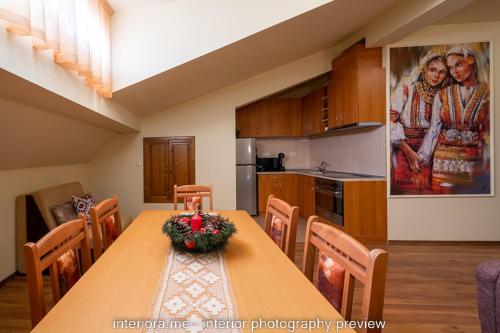 Кухня или мини-кухня в MOMA - Charming home in the heart of Bansko Ancient Center
