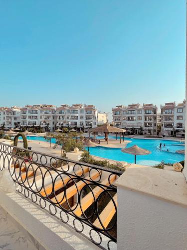 Kolam renang di atau dekat dengan Sharm Hills luxury 2 bedroom apartment