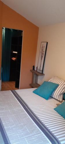 a bedroom with a bed and a black door at Studio les Thivolets in Montagne