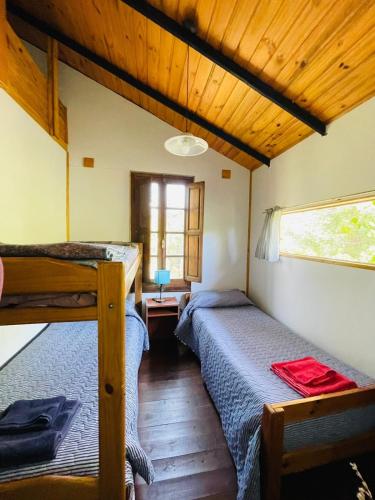 a bedroom with two bunk beds in a cabin at Cabaña El Cristo in La Cumbre