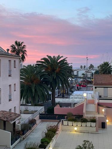 Cap d’Agde Centre port avec parking privé et belle vue port et mer