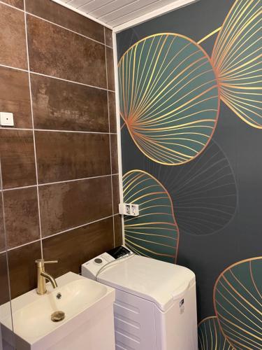 a bathroom with a toilet and a sink at Jonstrupvejens Apartments Lejl C in Ballerup