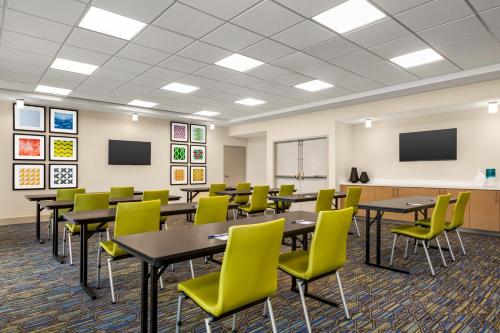 a classroom with tables and yellow chairs in a room at Holiday Inn Express & Suites - Ukiah by IHG in Ukiah