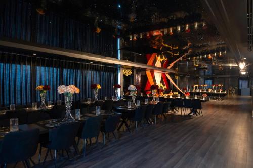 a banquet hall with tables and chairs and a stage at The Green Park Bostancı in Istanbul