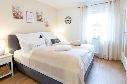 Ένα ή περισσότερα κρεβάτια σε δωμάτιο στο INhome: Garten - Terrasse - Parkplatz - Netflix