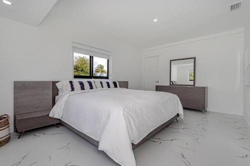 Unique Luxury House Private Heated Pool – Photos 3