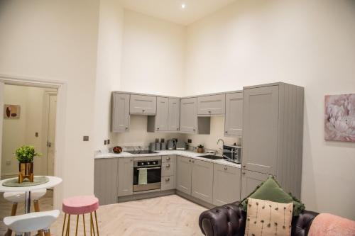 Köök või kööginurk majutusasutuses BV Lux 1 Bedroom At Leeds CLiff Oak Mansion House