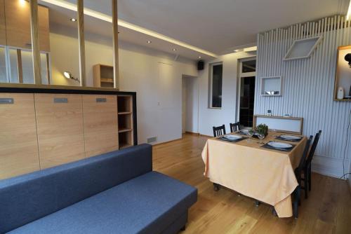 3-room separate unit in Sceaux (80 sq.m/860 sq.ft) tesisinde bir oturma alanı