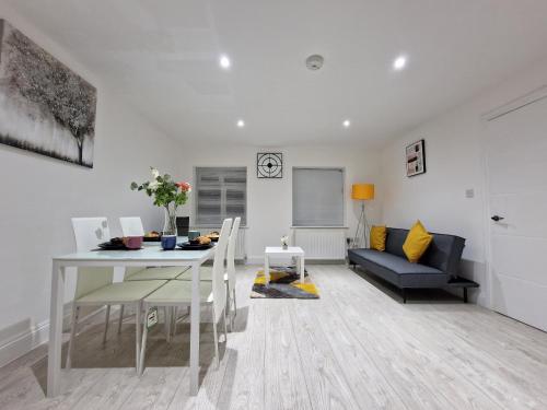 Modern Flat in Uxbridge – Photos 2
