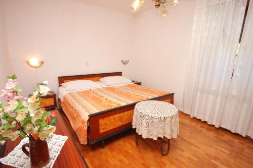 Apartments with a parking space Pula - 7313
