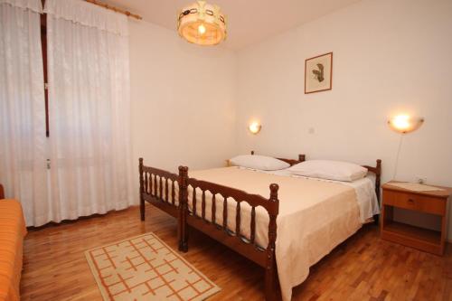 Apartments with a parking space Pula - 7313