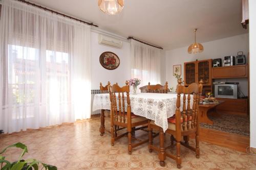 Apartments with a parking space Pula - 7313