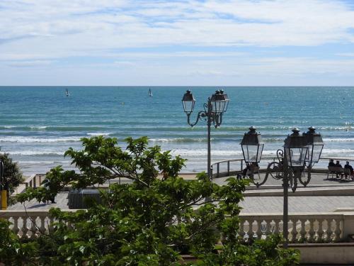 Photo de la galerie de l'établissement Appartement T3 Rénové avec Garage et Balcon, à 2 pas de la Plage - FR-1-92-880, à Les Sables-dʼOlonne