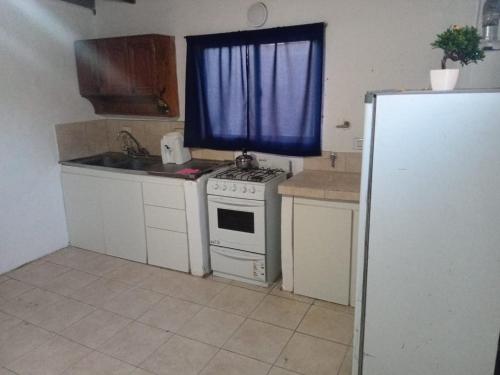 Monoambiente completo con 2 patios y parrilla.