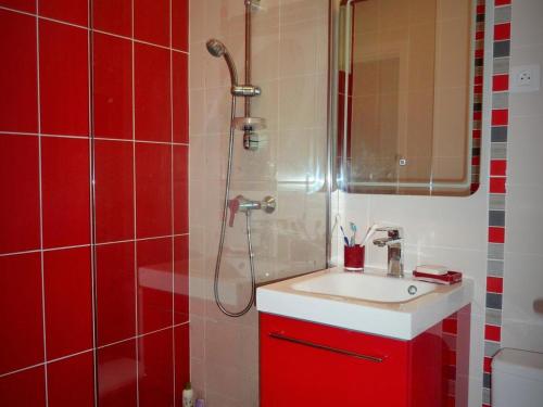 Ett badrum på Appartement Les Sables-d'Olonne, 2 pièces, 4 personnes - FR-1-92-583